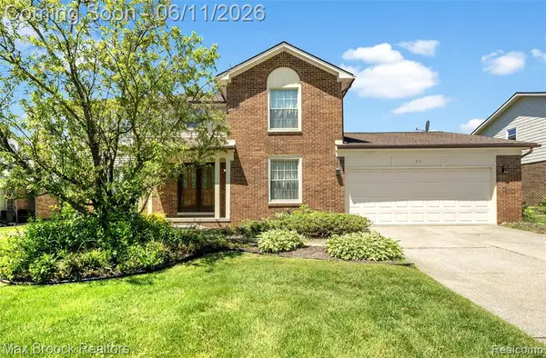 217 Stonetree, Rochester Hills, MI 48309
