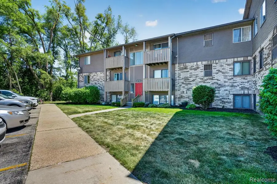 8735 Green Willow #1, Brighton, MI 48116 - #2