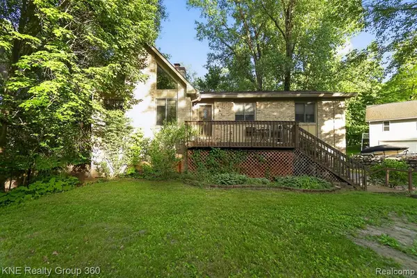 751 Maury, Howell, MI 48843