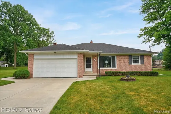1333 Hidden Oaks, Flint, MI 48507