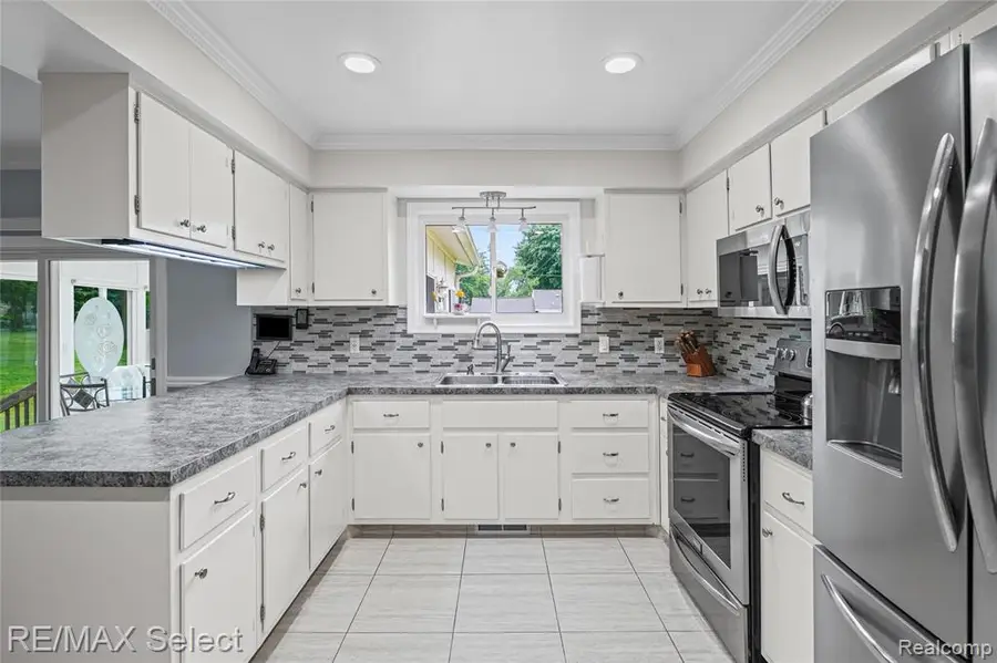 1333 Hidden Oaks, Flint, MI 48507 - #2