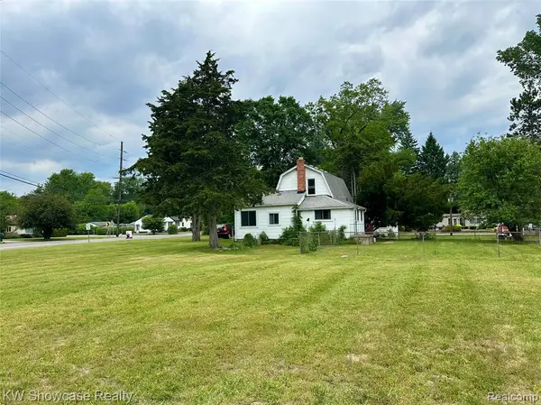 1634 S Commerce, Walled Lake, MI 48390