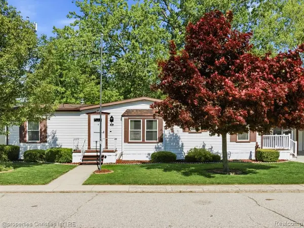 3333 Ravenswood Road, Marysville, MI 48040