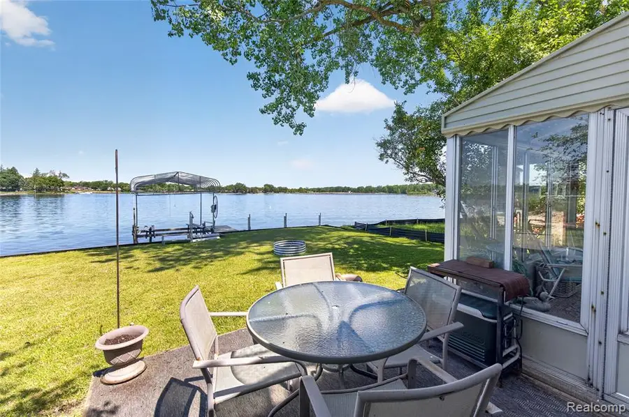 952 Wyman, Waterford, MI 48328 - #2