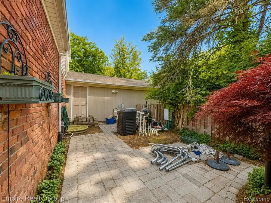 5005 Wing Lake, Bloomfield Hills, MI 48302 - #3
