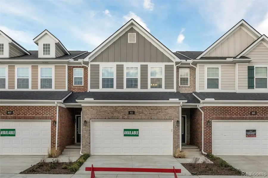 811 Balmoral Ln, Troy, MI 48085 - #2