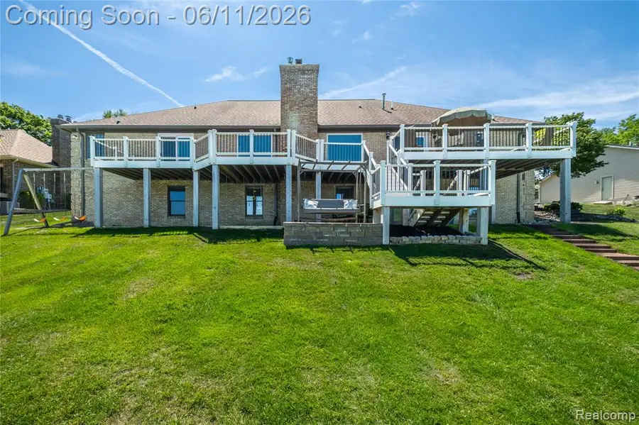 1154 Lake Valley, Fenton, MI 48430 - #2