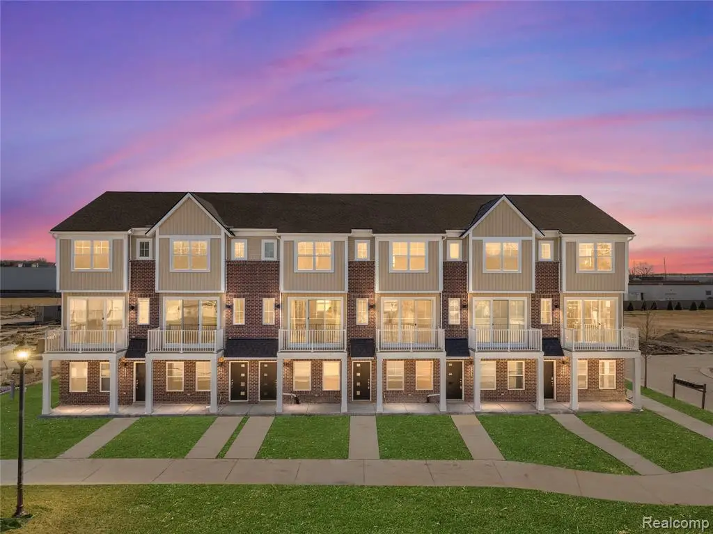 29989 Center #8, New Hudson, MI 48165 - #1