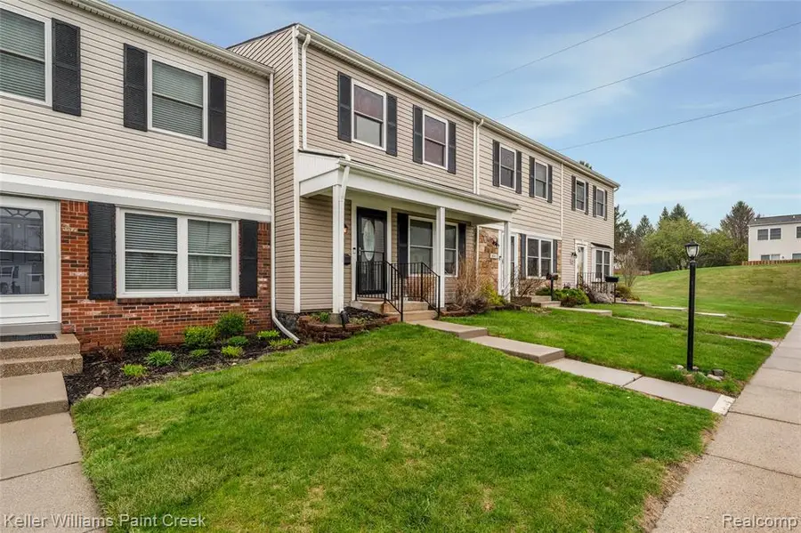 1129 Marquette Ct, Rochester Hills, MI 48307 - #2