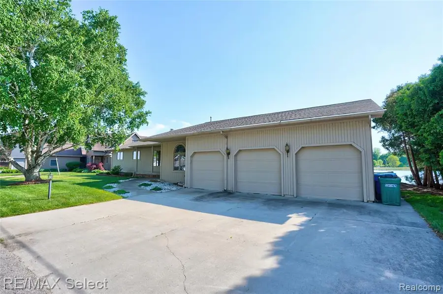 13154 Lake Shore, Fenton, MI 48430 - #3