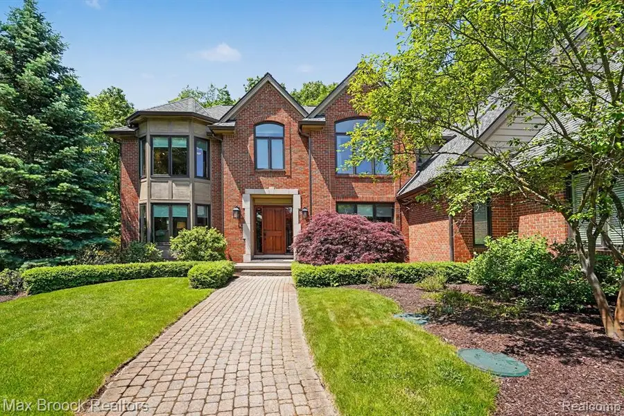 1300 Oak Hollow, Milford, MI 48380 - #2