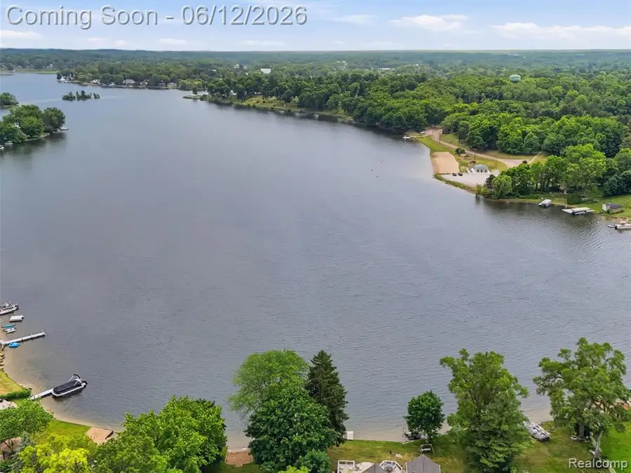 258 Lakeside, Howell, MI 48843 - #3
