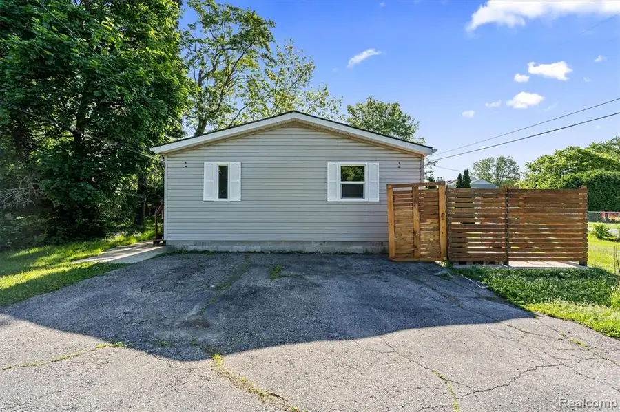 2900 Hensman, Keego Harbor, MI 48320 - #3