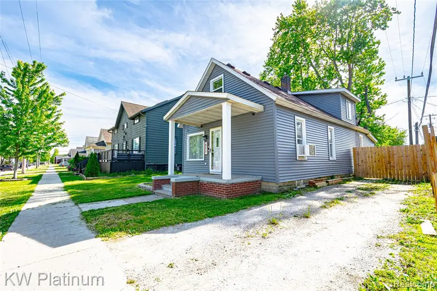 511 13th, Port Huron, MI 48060 - #2