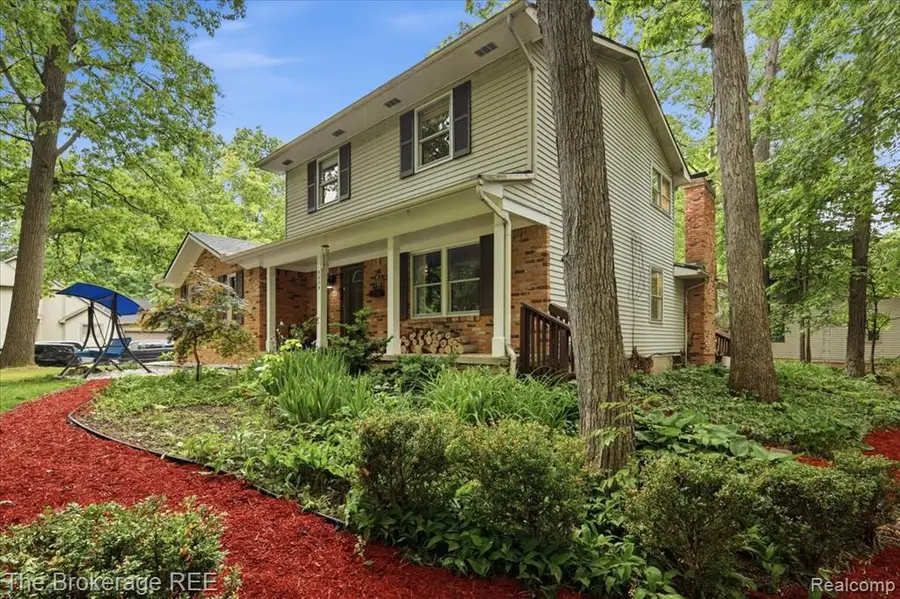 5639 Cross Village, Grand Blanc, MI 48439 - #2