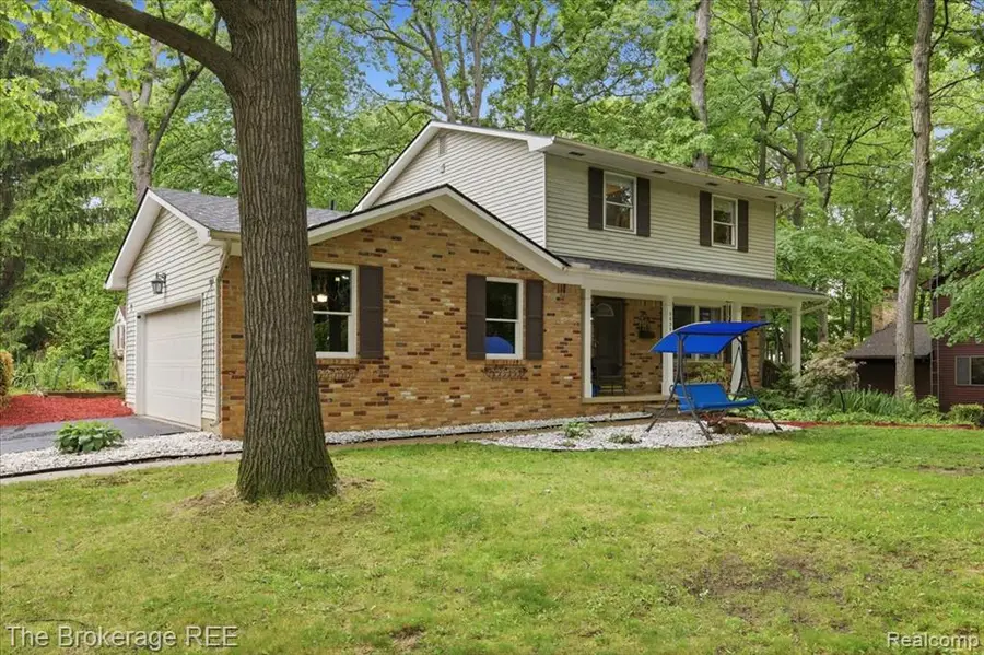 5639 Cross Village, Grand Blanc, MI 48439 - #3