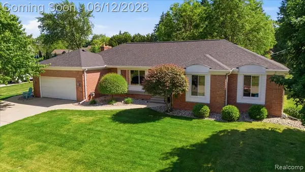 5048 Tree Hill, Grand Blanc, MI 48439