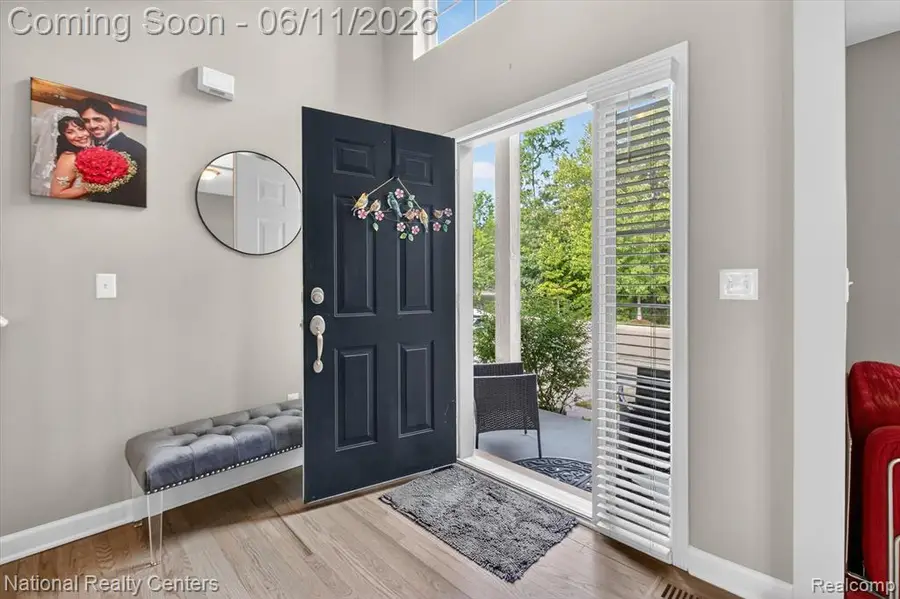 27412 Victoria, Novi, MI 48374 - #3