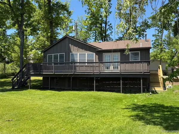 2130 Webster Park, Howell, MI 48843