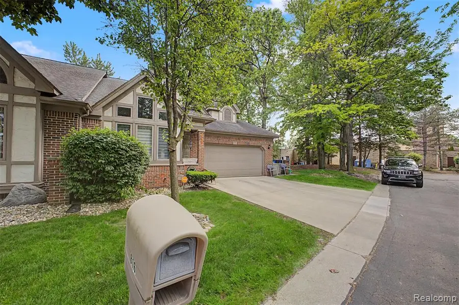 816 N Beech Daly, Dearborn Heights, MI 48127 - #2