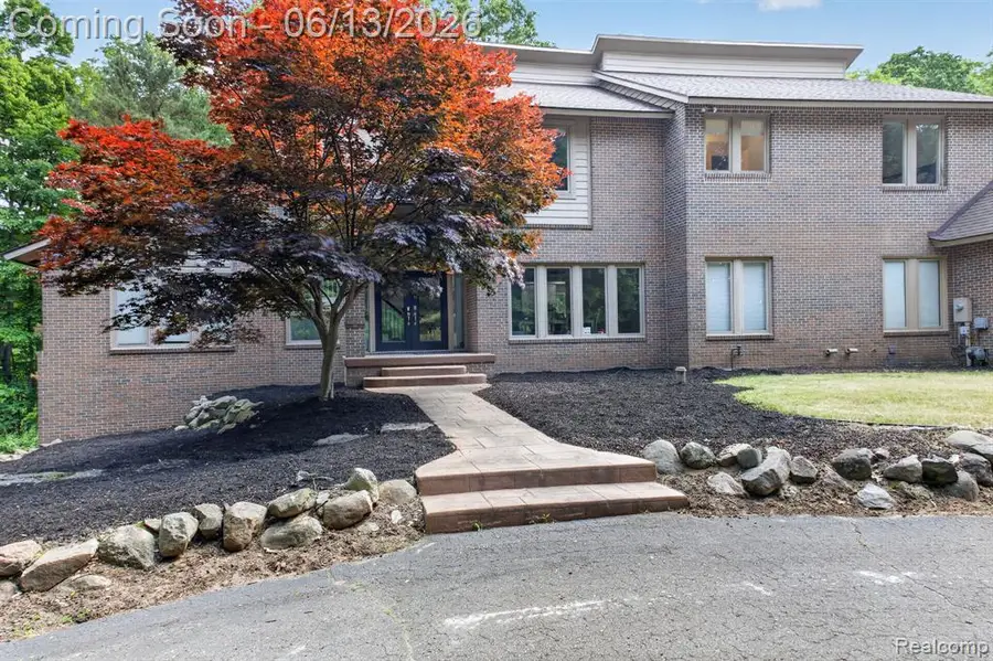 9961 Cross Creek, South Lyon, MI 48178 - #2