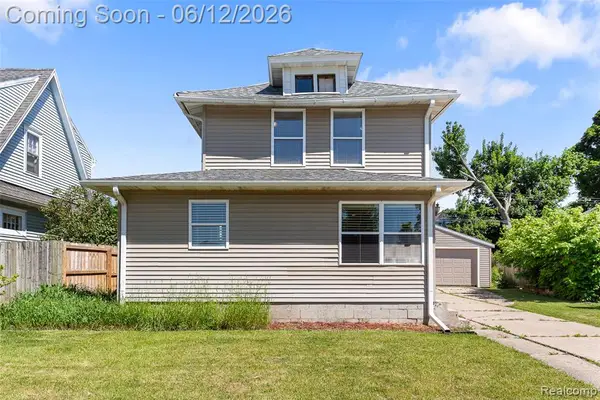 218 W Greenlawn, Lansing, MI 48910