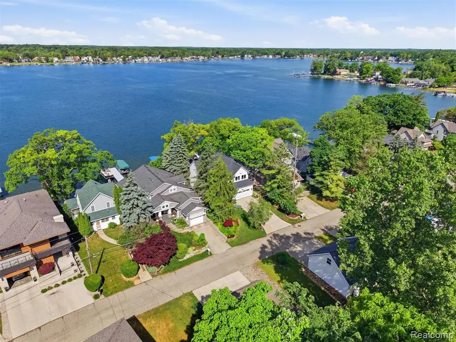 12224 Mantawauka, Fenton, MI 48430 - #3