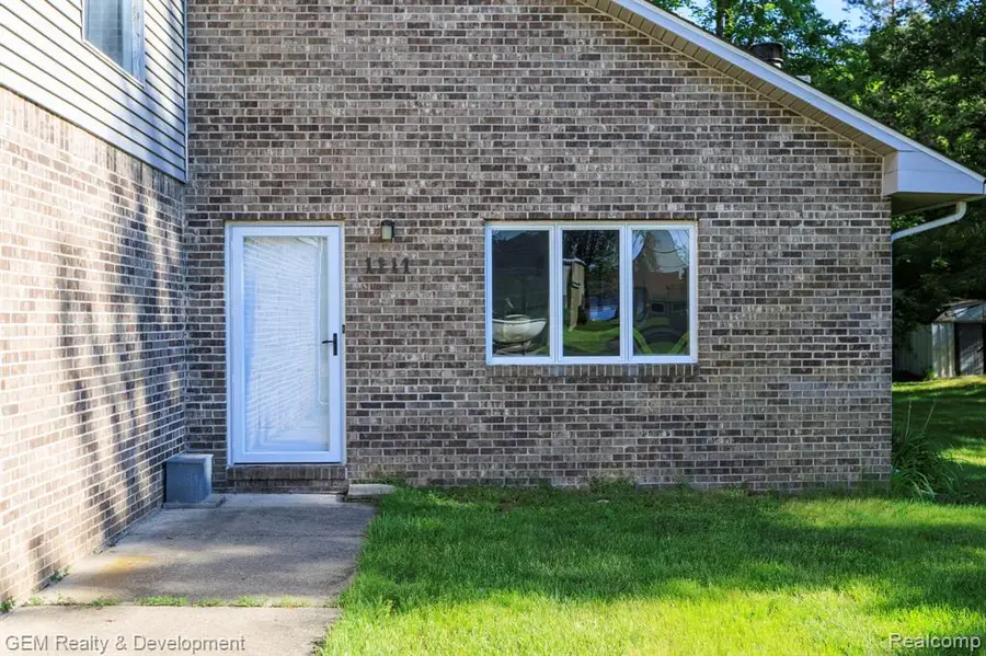 1111 Sarah, Pinckney, MI 48169 - #3