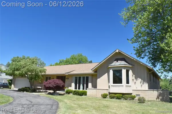 5324 Greenbriar, West Bloomfield, MI 48323