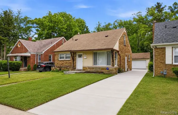 18492 Warwick, Detroit, MI 48219