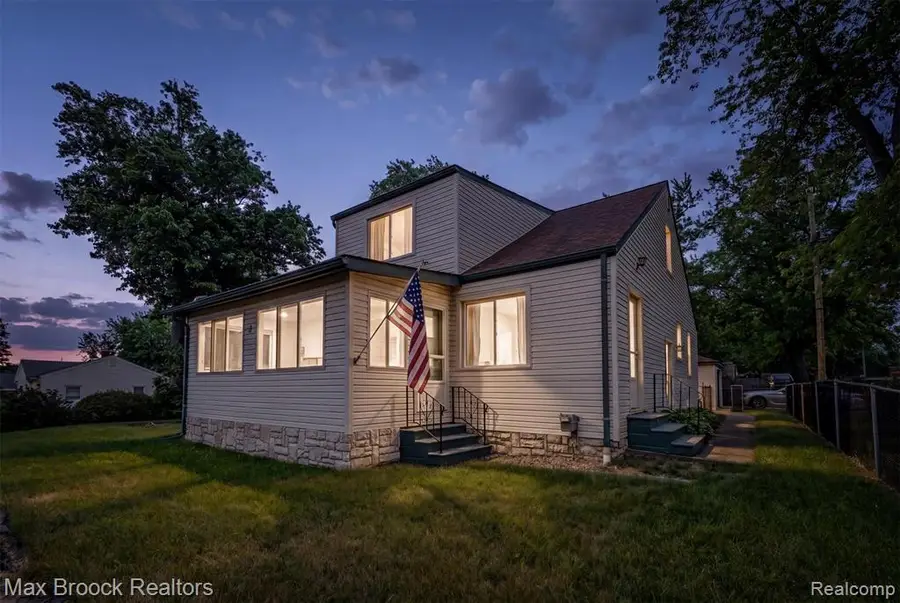 67 W Columbia, Pontiac, MI 48340 - #2