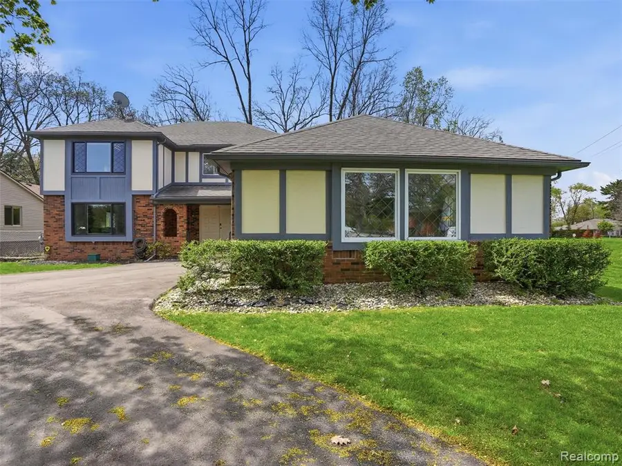 5800 Naneva, West Bloomfield, MI 48322 - #3