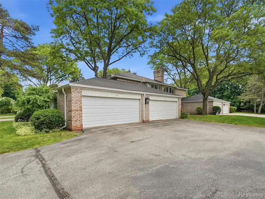 1735 Tiverton #10, Bloomfield Hills, MI 48304 - #2