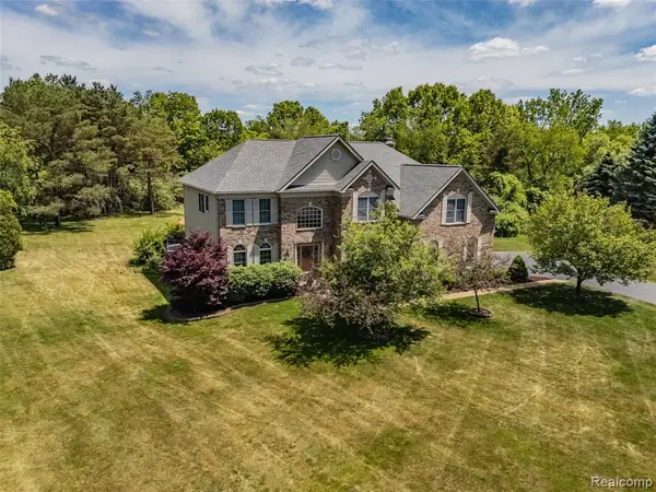 1976 Scenic, Milford, MI 48380