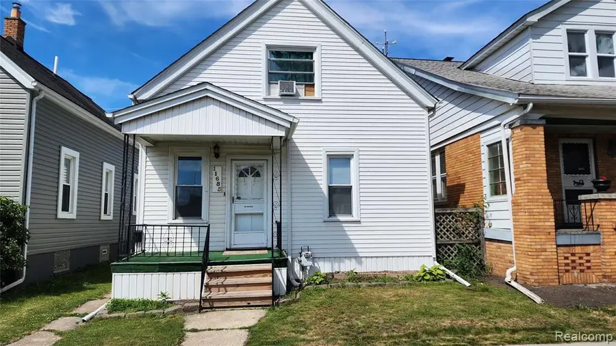 11685 Mitchell St, Hamtramck, MI 48212 - #2