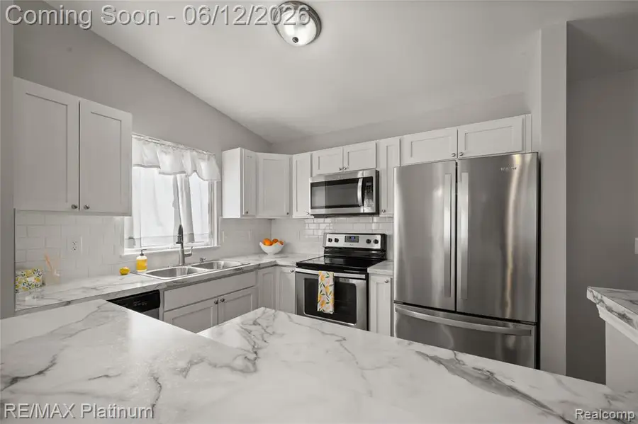 1108 Lake Park, Grand Blanc, MI 48439 - #3