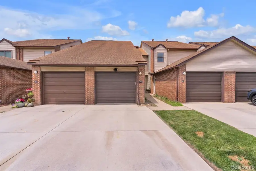 6689 Ridgefield #203, West Bloomfield, MI 48322 - #2