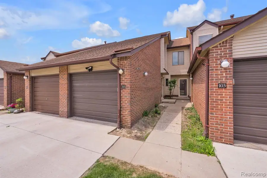 6689 Ridgefield #203, West Bloomfield, MI 48322 - #3