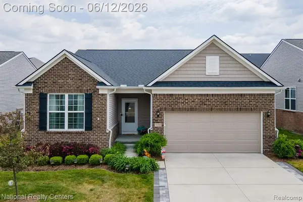 1233 Lark St, Lake Orion, MI 48360