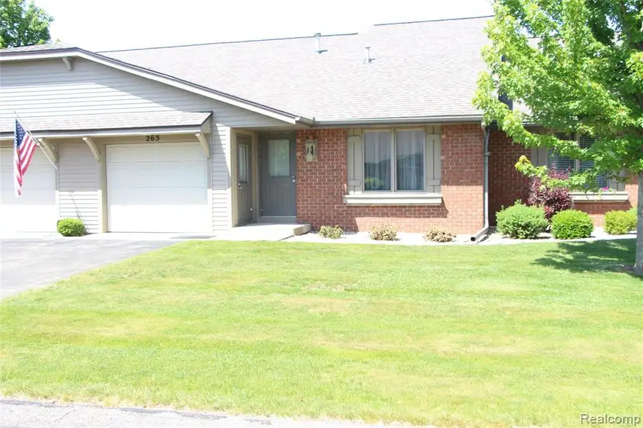265 Interlaken, Zeeland, MI 49464 - #2