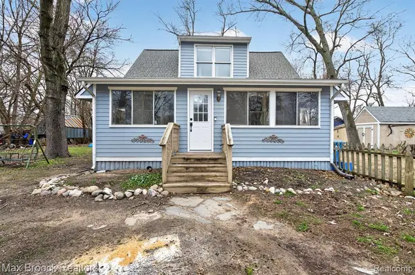 9024 Mandon, White Lake, MI 48386