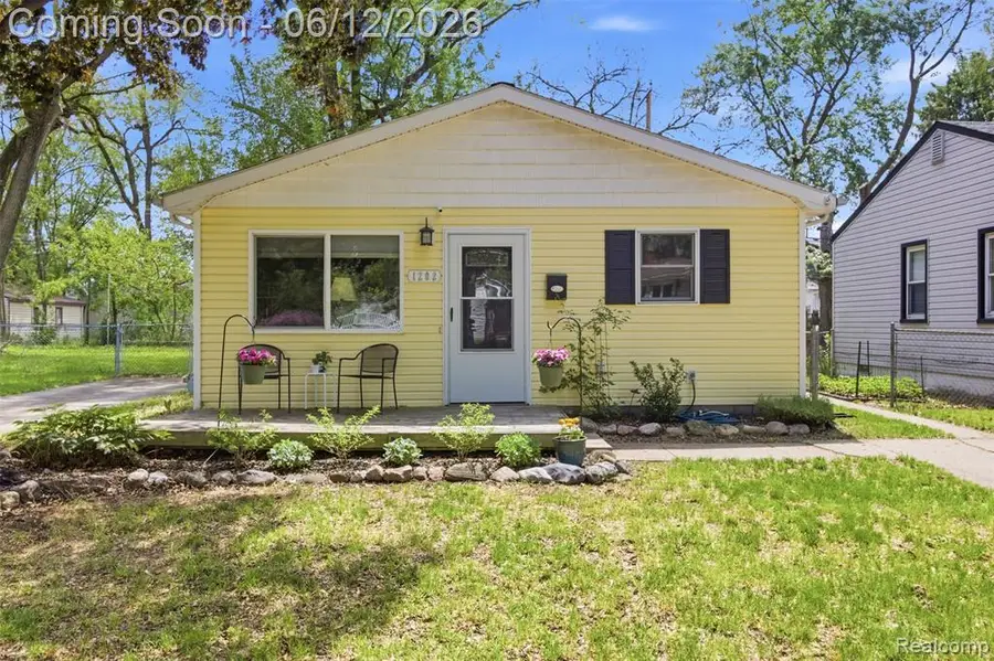 1202 E Elza, Hazel Park, MI 48030 - #2