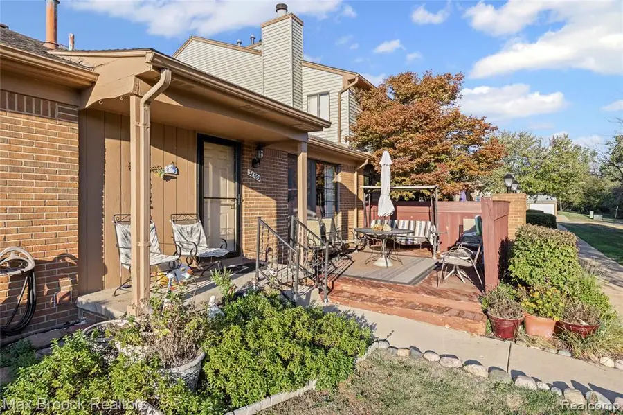 38903 Country, Farmington Hills, MI 48331 - #3