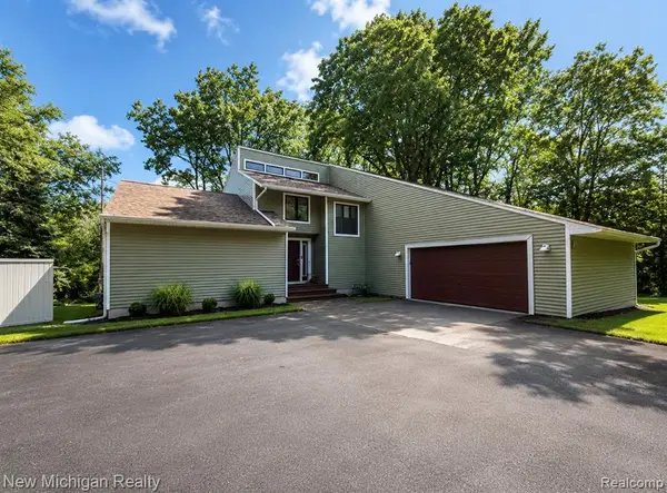 7156 River, Flushing, MI 48433