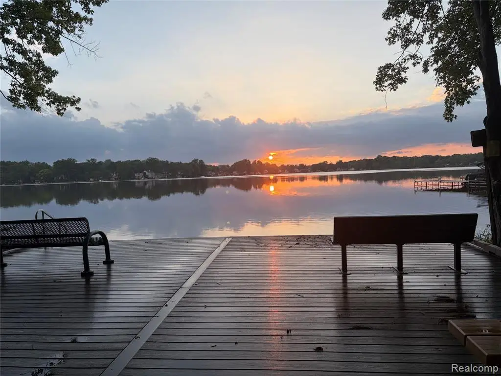 490 Cove View, Waterford, MI 48327 - #1