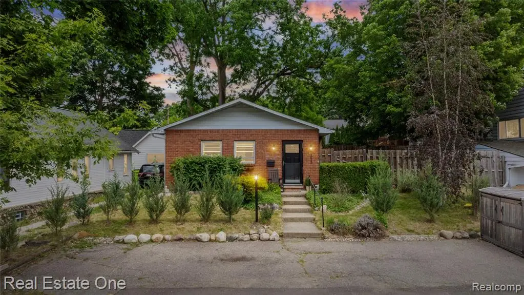 225 1st, Fenton, MI 48430 - #1
