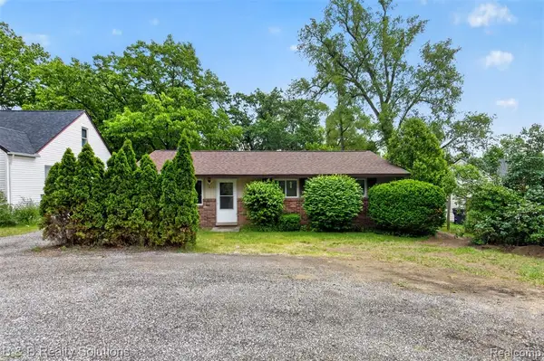 271 S Williams Lake, Waterford, MI 48327