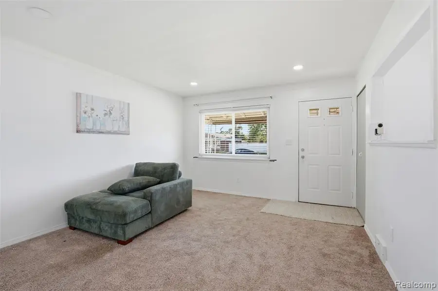 32000 Saint Margaret, Saint Clair Shores, MI 48082 - #3
