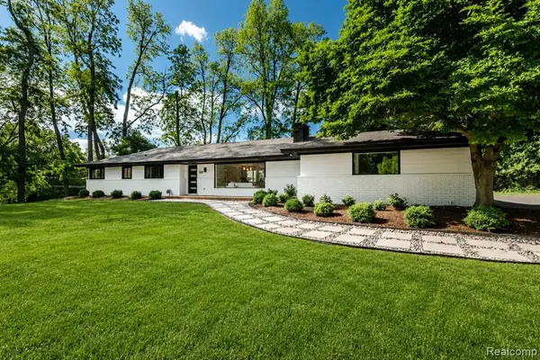 2129 Long Lake Shore, West Bloomfield, MI 48323