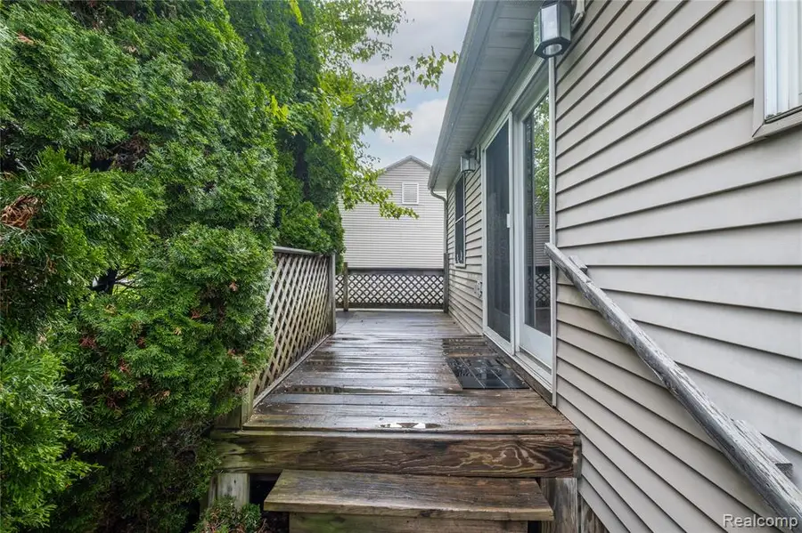 1270 W Oregon, Lapeer, MI 48446 - #2